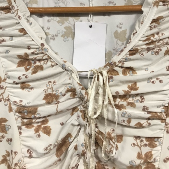 New Floral Top✨ - Picture 4 of 6